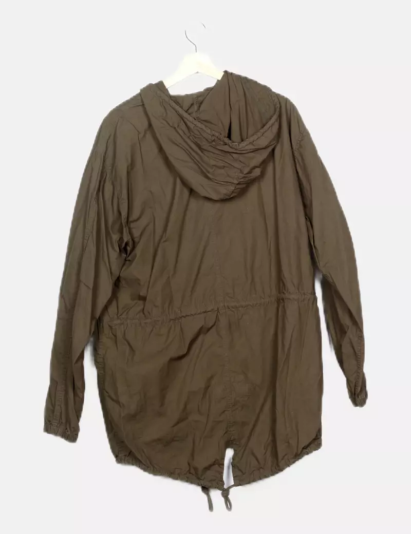 Pull&Bear Parka fina verde con capucha